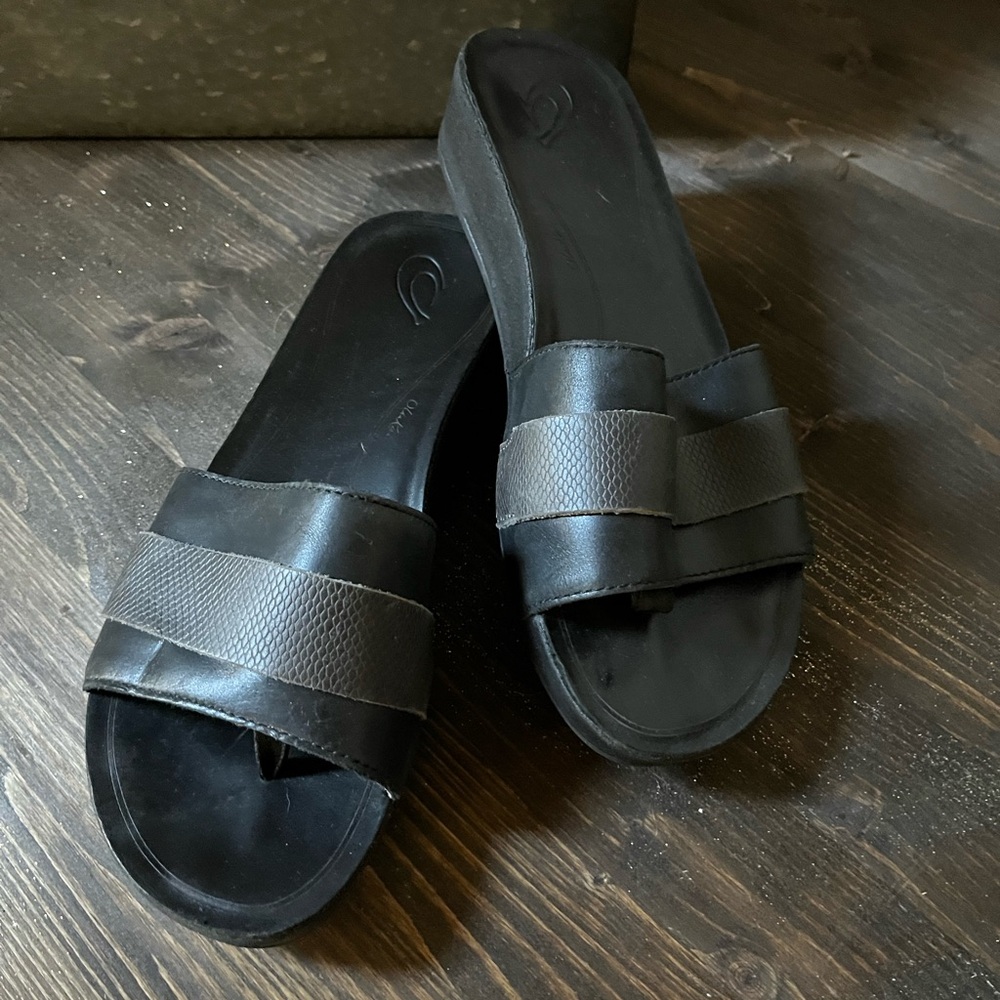 Olukai black slide sandals